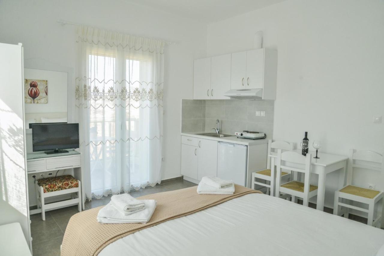Zeras Apartments Adamantas  Exterior photo